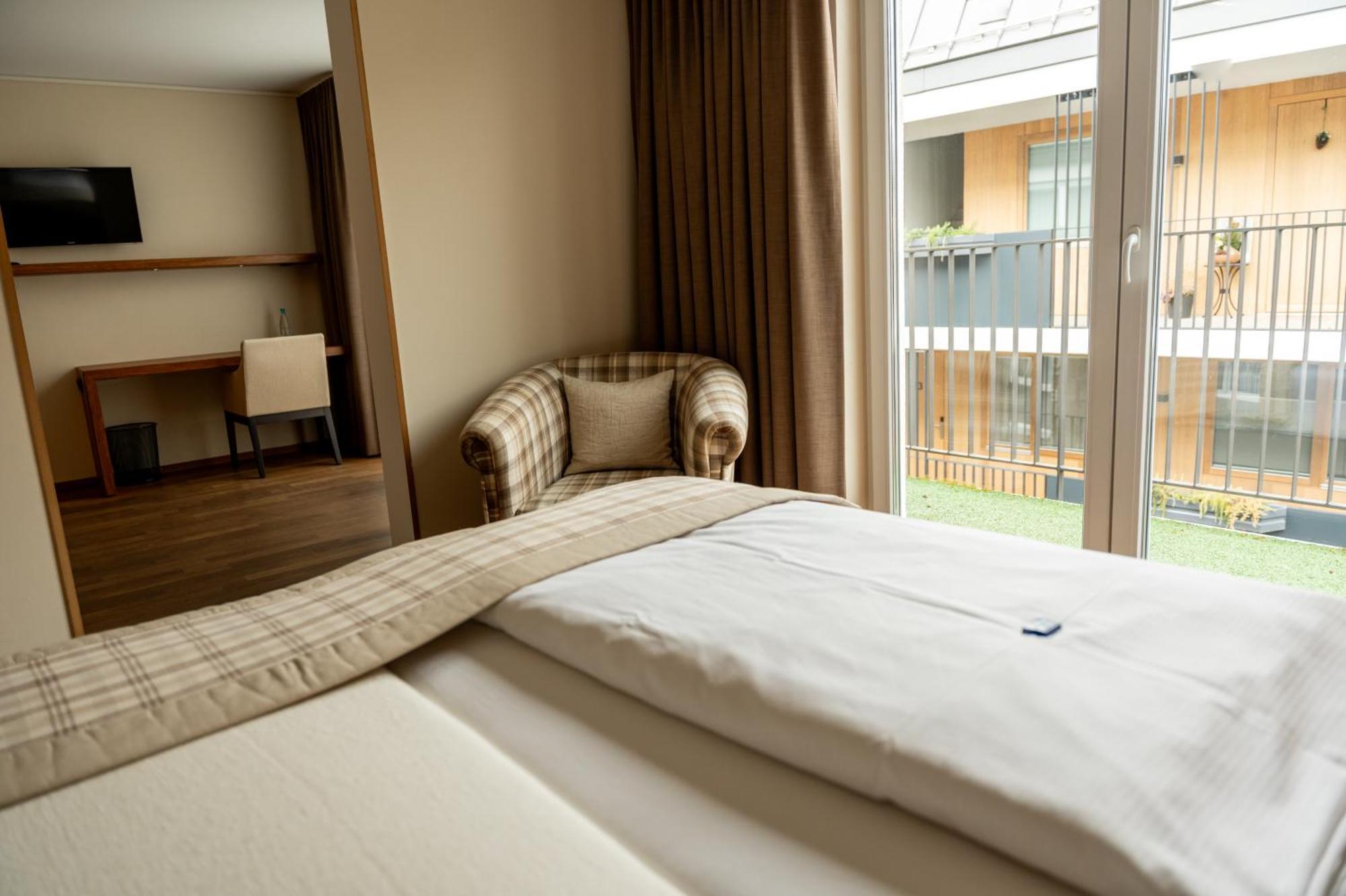 Restaurant Hotel Zum Storchen วัลด์เคียร์ช ภายนอก รูปภาพ