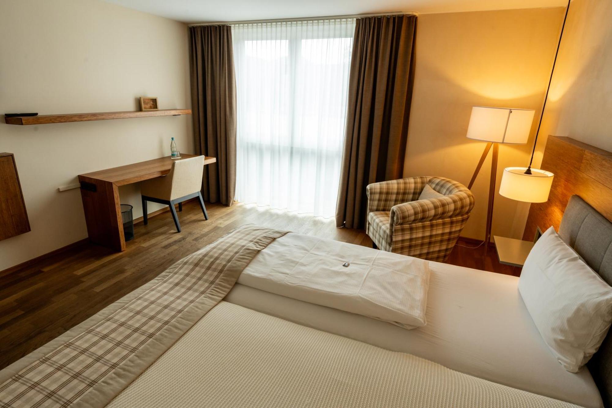 Restaurant Hotel Zum Storchen วัลด์เคียร์ช ภายนอก รูปภาพ